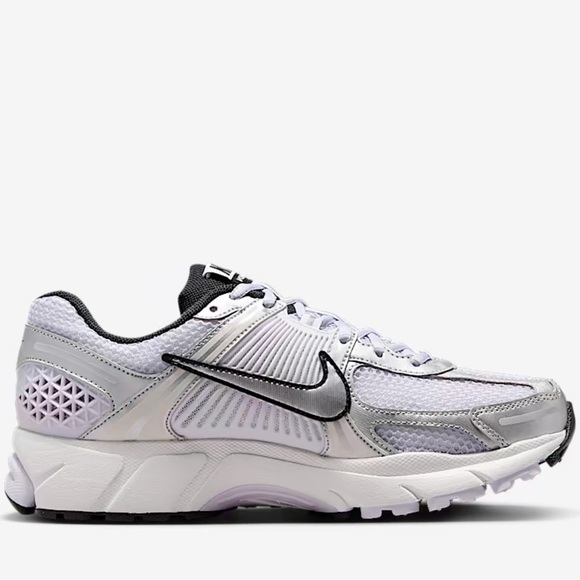 Nike Women’s Zoom Vomero 5 in Barely Grape/Photon Dust/Summit - Picture 3 of 16